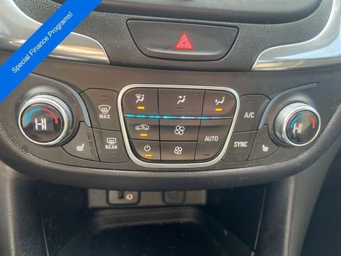 Used 2018 Chevrolet Equinox LT image 16