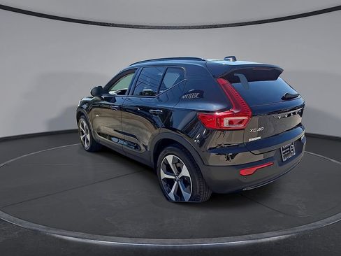 Certified 2026 Volvo XC40 B5 Plus AWD/4WD image 9