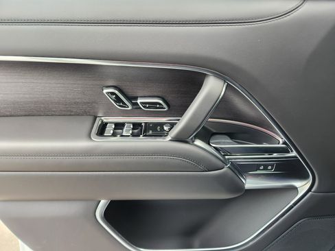 New 2025 Land Rover Range Rover SE image 22