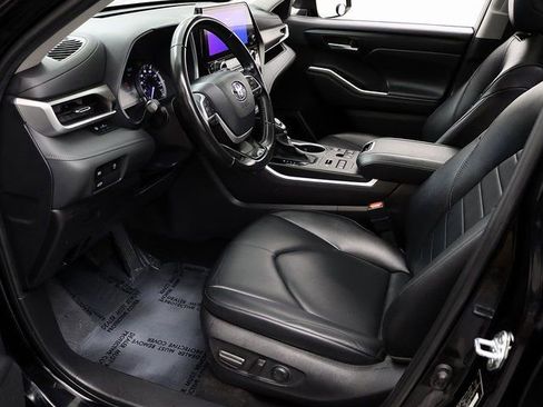 Used 2023 Toyota Highlander XLE image 10