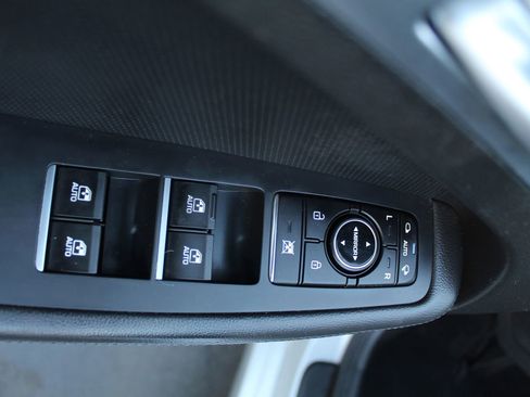 Used 2017 Genesis G80 3.8 w/ Option Group 02 image 12