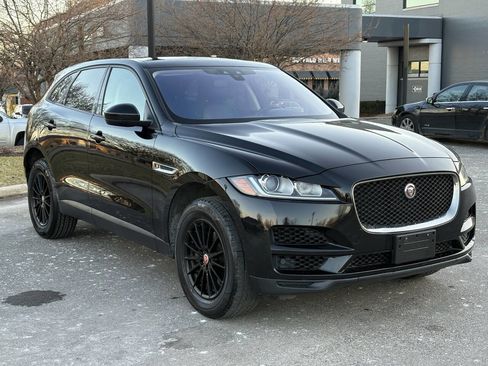 Used 2018 Jaguar F-PACE image 5