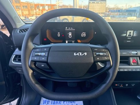 New 2025 Kia K4 LXS image 23