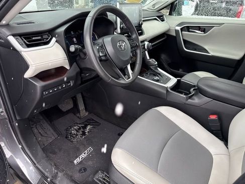 Used 2022 Toyota RAV4 Limited image 23