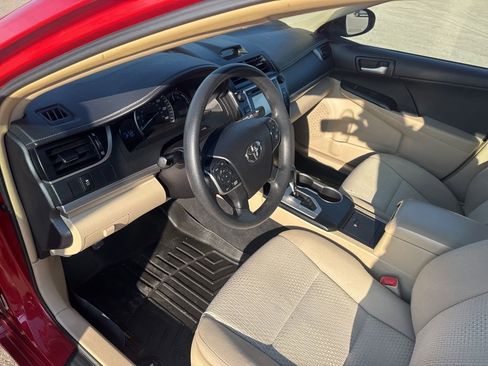 Used 2014 Toyota Camry LE image 18