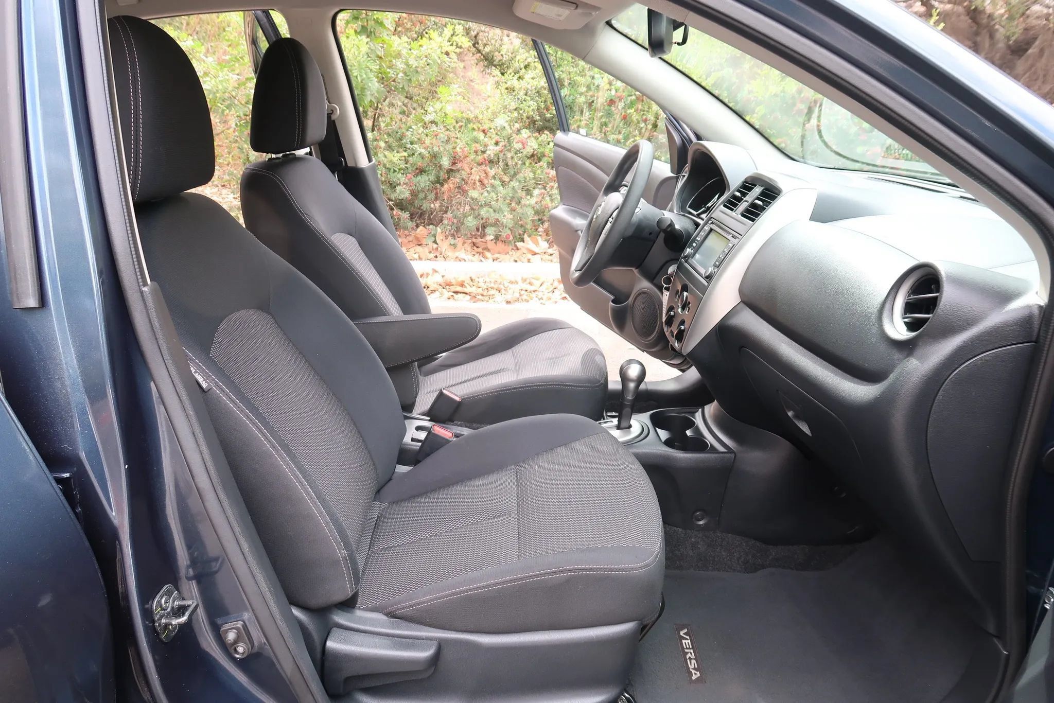 Used 2016 Nissan Versa SV w/ SV Tech Package FWD image 17