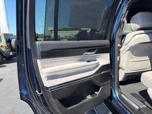 New 2026 Jeep Grand Wagoneer Summit AWD/4WD image 19