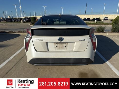 Used 2017 Toyota Prius Two image 6