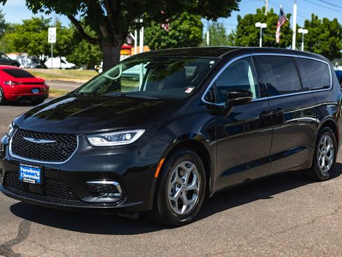 Used 2024 Chrysler Pacifica Limited FWD image 5