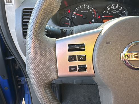 Used 2014 Nissan Frontier SV RWD image 25