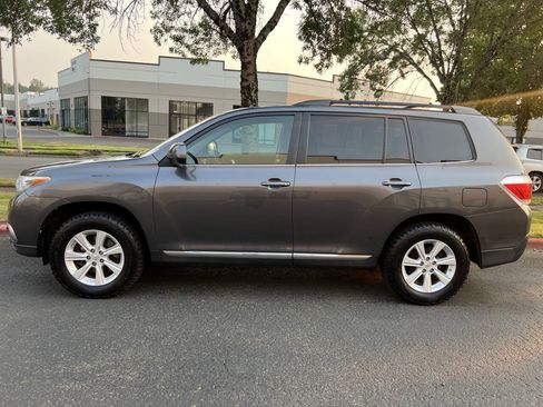 Used 2011 Toyota Highlander SE w/ Tow Pkg AWD/4WD image 5