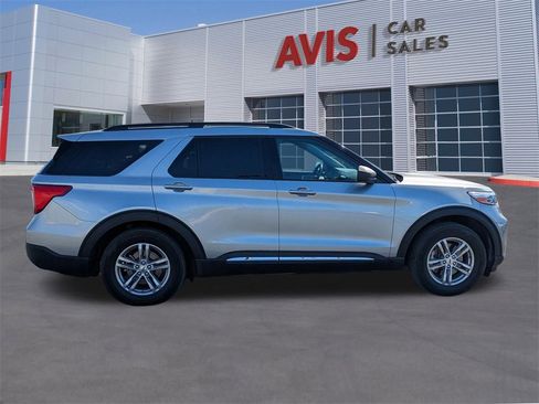 Used 2023 Ford Explorer XLT w/ Equipment Group 202A image 5
