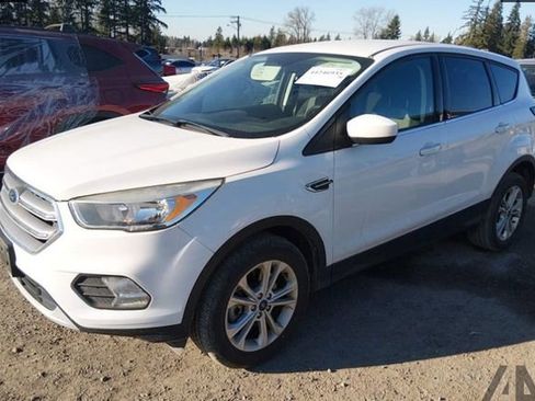 Used 2017 Ford Escape SE image 1
