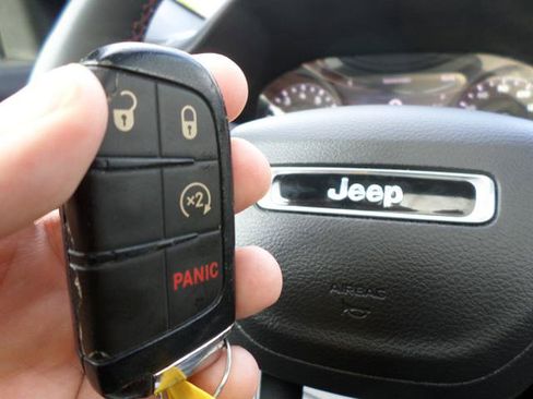 Used 2023 Jeep Compass Trailhawk w/ Sun and Sound Group AWD/4WD image 34