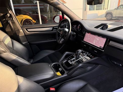 Used 2021 Porsche Cayenne GTS AWD/4WD image 19