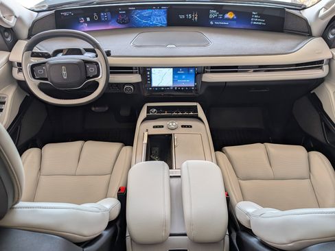 Used 2025 Lincoln Navigator Reserve AWD/4WD image 24