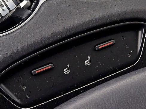 Used 2024 Toyota Venza XLE image 28