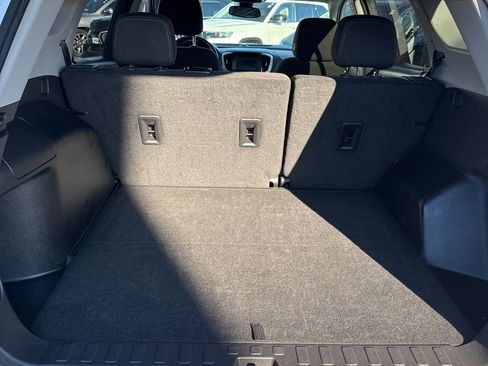 Used 2024 GMC Terrain SLE image 19