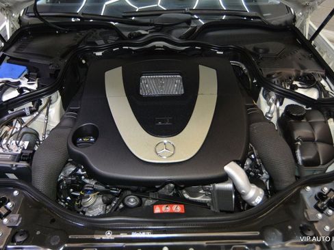 Used 2009 Mercedes-Benz E 550 Sedan image 32