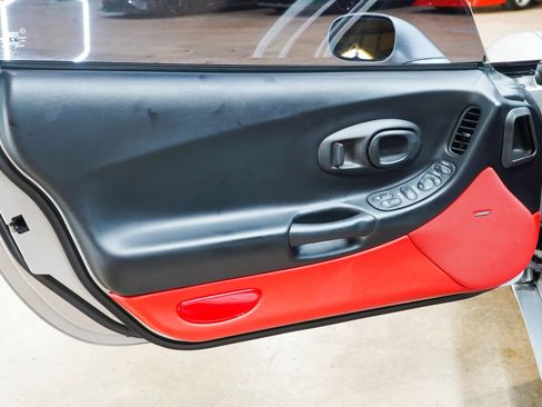 Used 2001 Chevrolet Corvette Z06 w/ Memory Pkg RWD image 35
