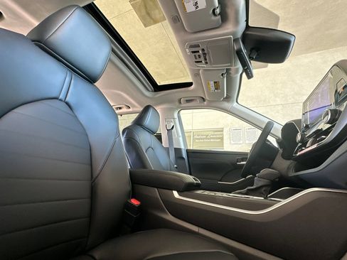New 2026 Toyota Highlander XLE image 17