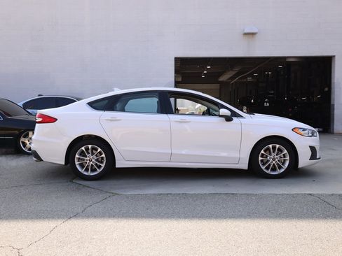 Used 2019 Ford Fusion SE image 3