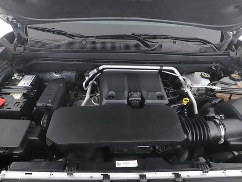 Used 2024 GMC Canyon Denali image 15