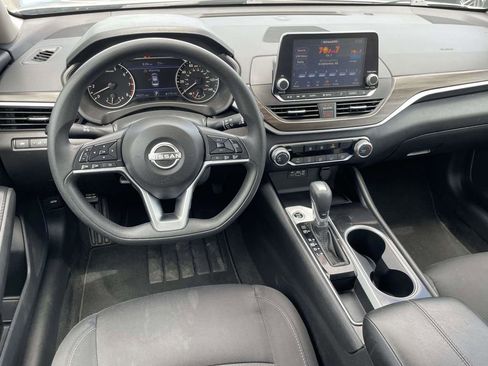 Used 2024 Nissan Altima 2.5 SV FWD image 9