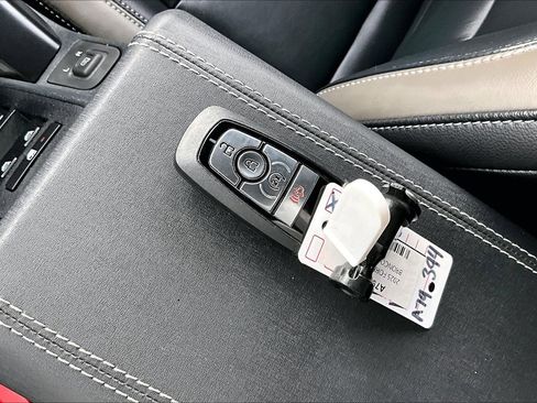 Used 2025 Ford Bronco Outer Banks image 11