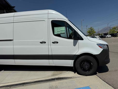 New 2025 Mercedes-Benz Sprinter 2500 image 11