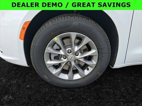 New 2026 Chrysler Pacifica Select image 31