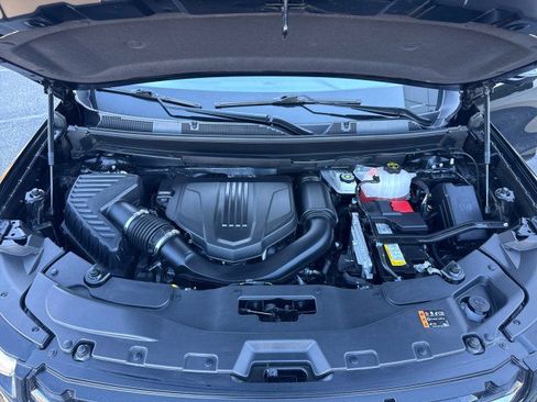 Used 2025 GMC Acadia Elevation image 37