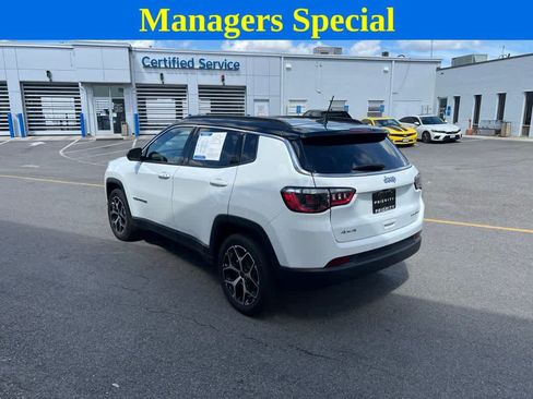 Used 2025 Jeep Compass Limited AWD/4WD image 3