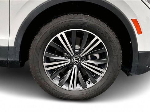 Used 2024 Volkswagen Tiguan SE image 32