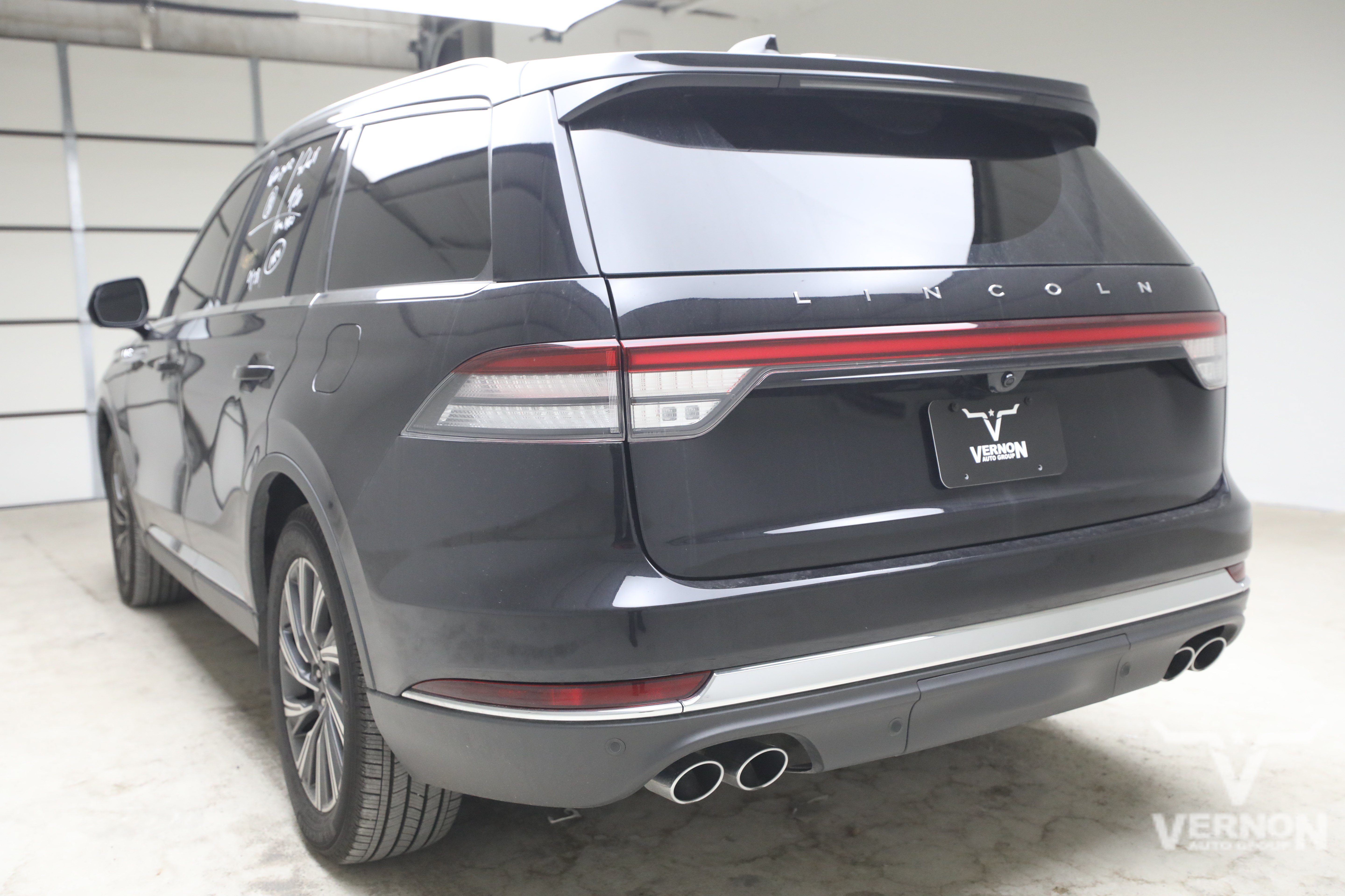 Used 2025 Lincoln Aviator AWD w/ Equipment Group 101A image 2