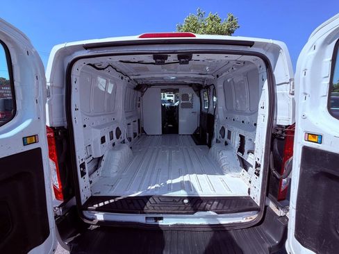 Used 2015 Ford Transit 250 130 Low Roof w/ Exterior Upgrade Package RWD image 15