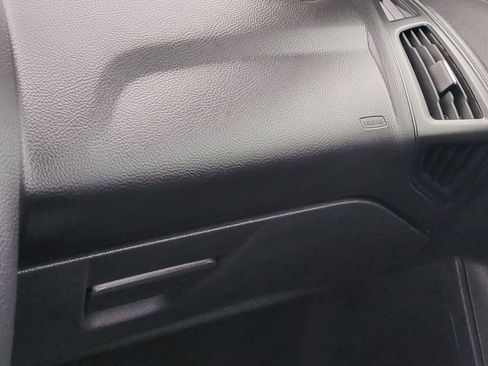 Used 2014 Ford Focus SE w/ SE Sport Package image 28