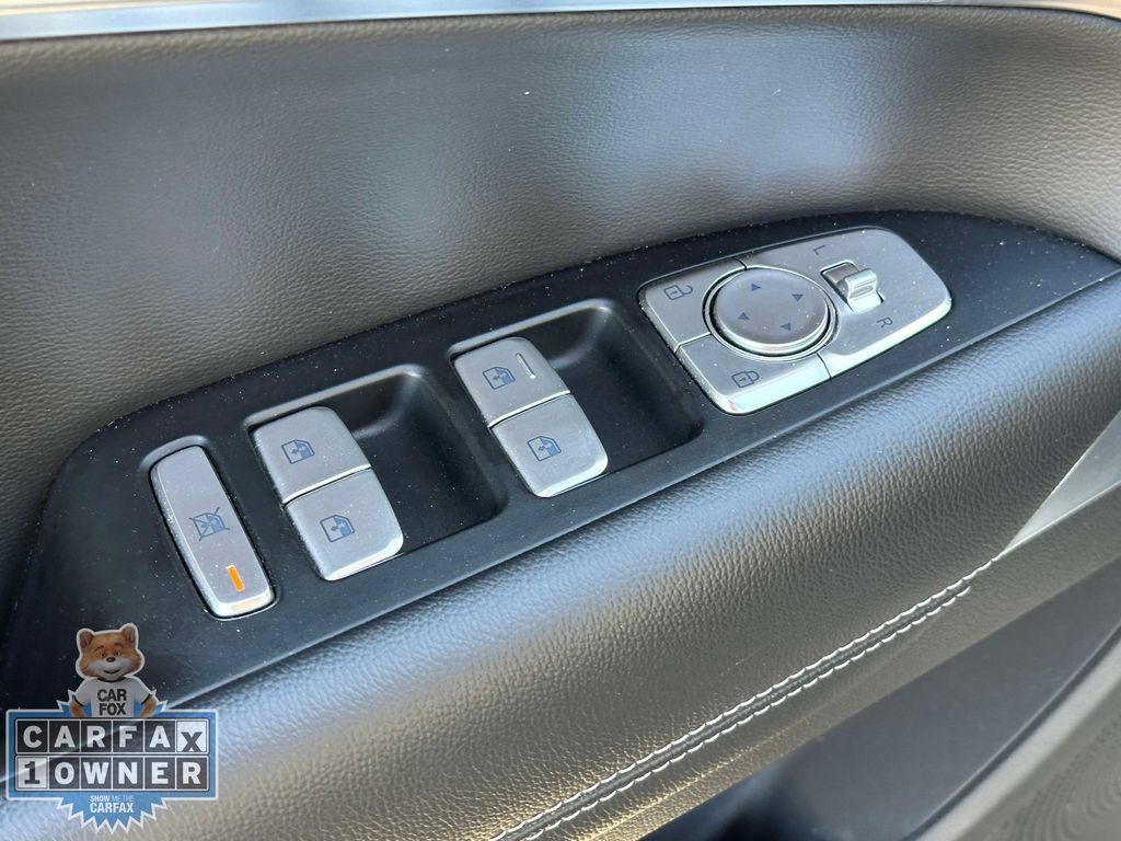Used 2025 Genesis G70 2.5T AWD/4WD image 17