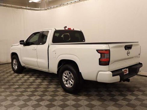 Used 2024 Nissan Frontier SV image 11