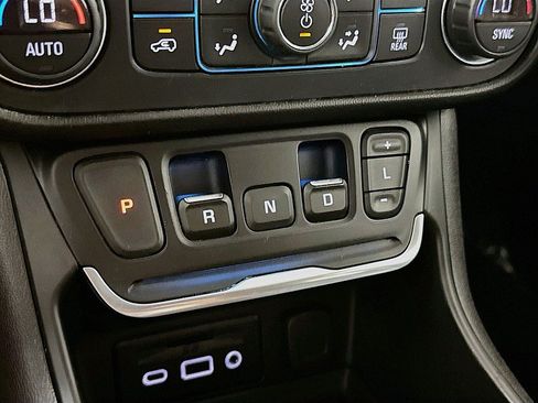 Used 2019 GMC Terrain SLT w/ Preferred Package FWD image 17