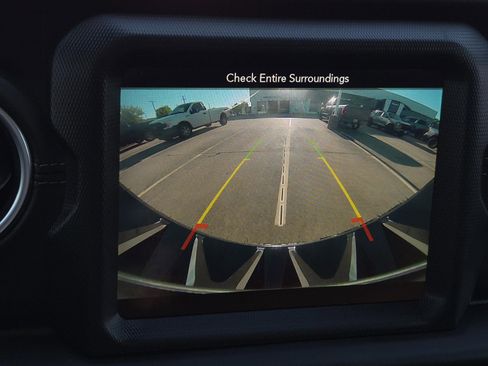 Used 2019 Jeep Wrangler Unlimited Sahara w/ Uconnect 4C Nav & Sound Group AWD/4WD image 27