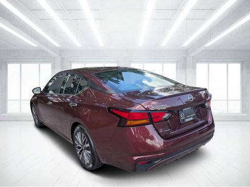 Used 2024 Nissan Altima 2.5 SV FWD image 5