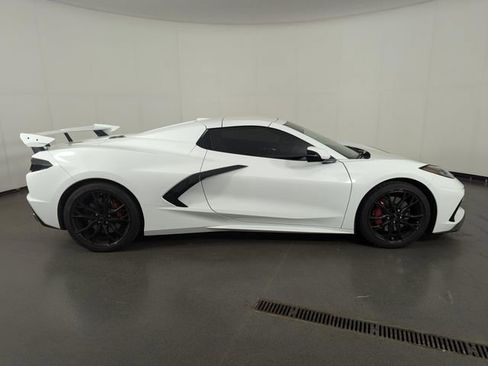 Used 2024 Chevrolet Corvette Stingray Premium Conv w/ Z51 Performance Package RWD image 9