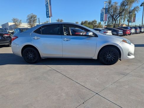 Used 2017 Toyota Corolla LE image 5