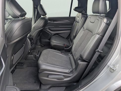 New 2025 Jeep Grand Cherokee L Altitude image 31