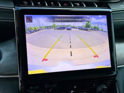 Used 2021 Jeep Grand Cherokee L Limited AWD/4WD image 16