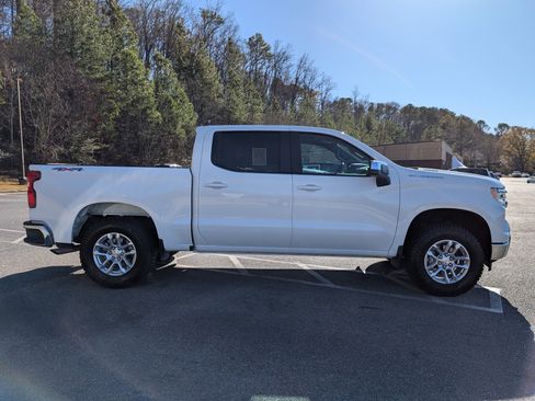 Used 2025 Chevrolet Silverado 1500 LT image 10