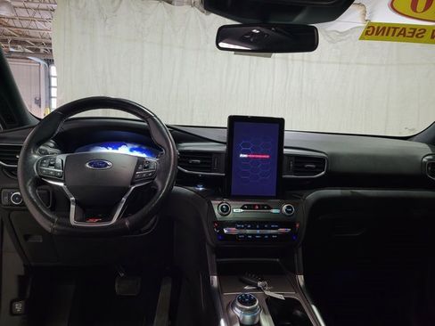 Used 2020 Ford Explorer ST w/ ST Street Pack image 4