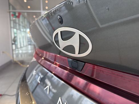 Used 2024 Hyundai Elantra SEL image 10