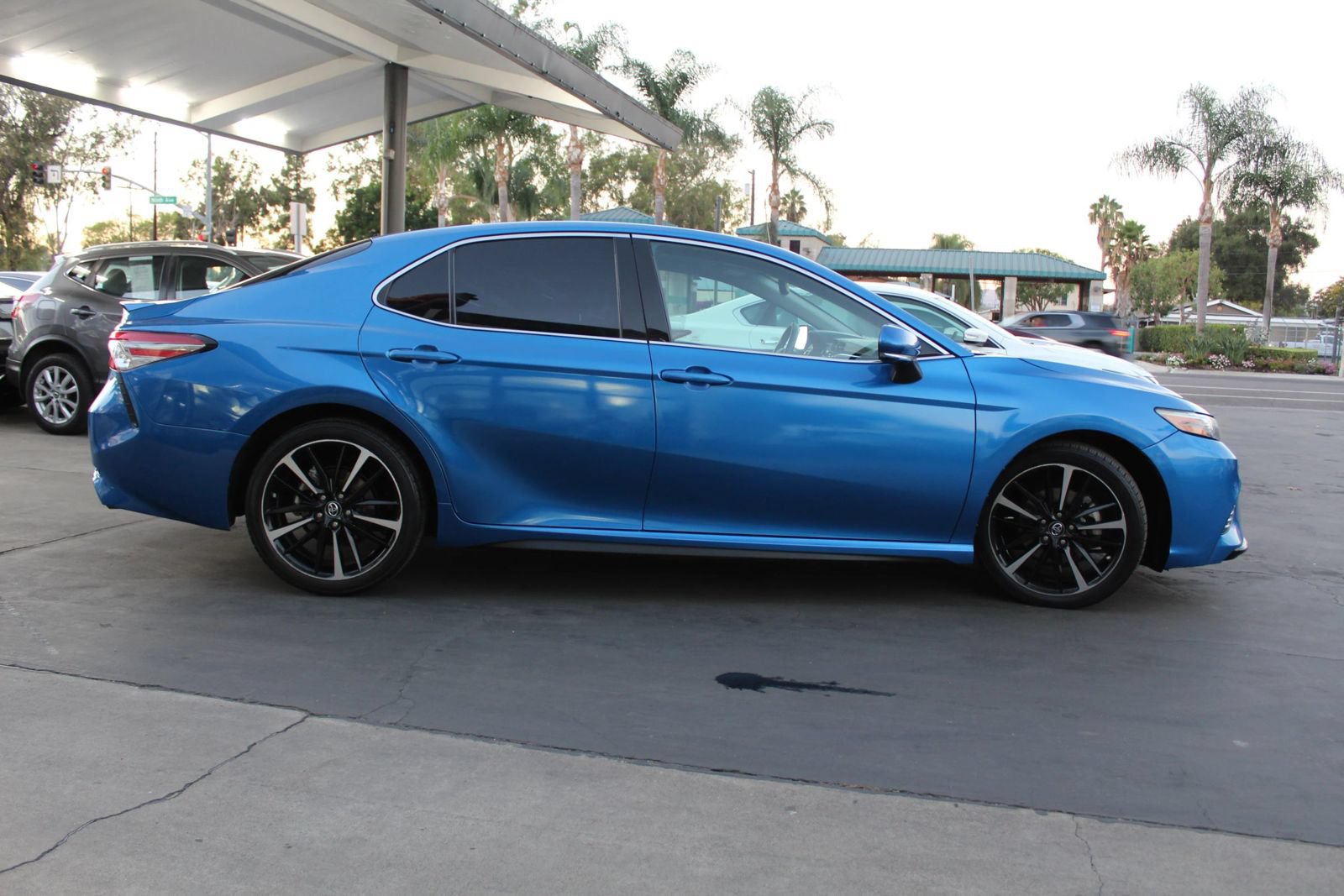 Used 2018 Toyota Camry XSE w/ Accessory Appearance Package FWD image 6